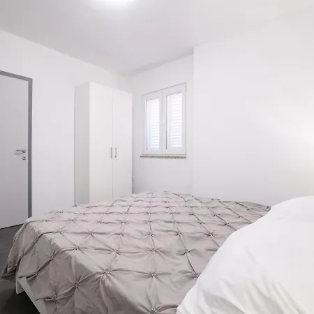 Holiday home Elegant Holiday In Privlakaw With Garden