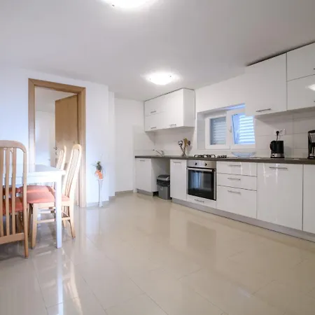 Elegant In Privlakaw With Garden Privlaka (Zadar)